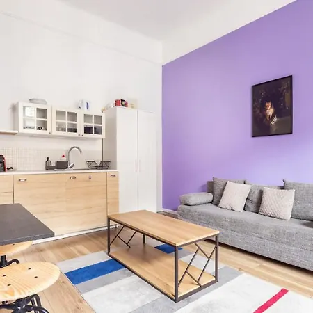 Stylish Purple In Heart Of * Budapeszt
