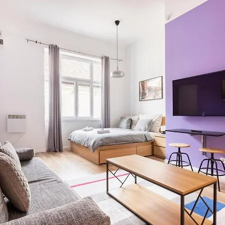 Διαμέρισμα Stylish Purple In Heart Of *