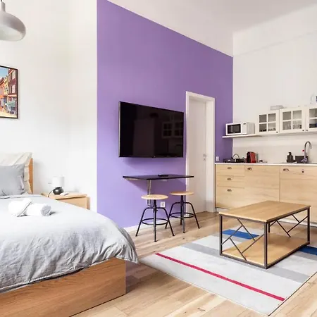 Apartment Stylish Purple In Heart Of Budapest
