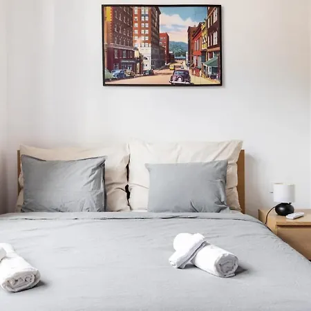 Stylish Purple In Heart Of Apartment